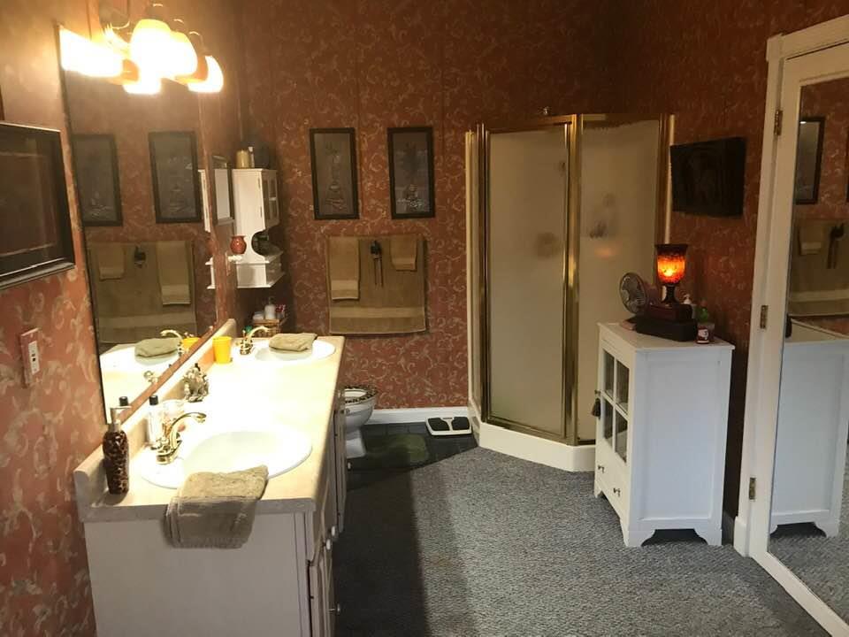 716 S Road Cadiz, KY 42211 - Photo 17 of 18 master bath