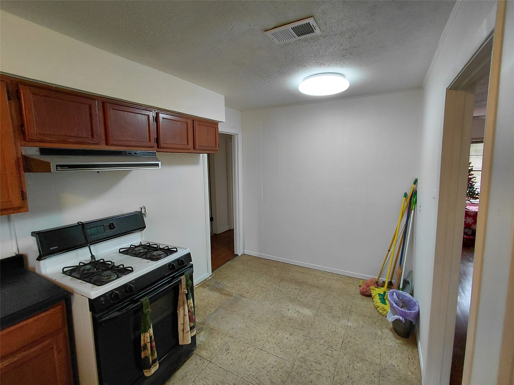 201 Delta Street Pasadena, TX 77506 - Photo 19 of 19 a kitchen with a stove and a refrigerator