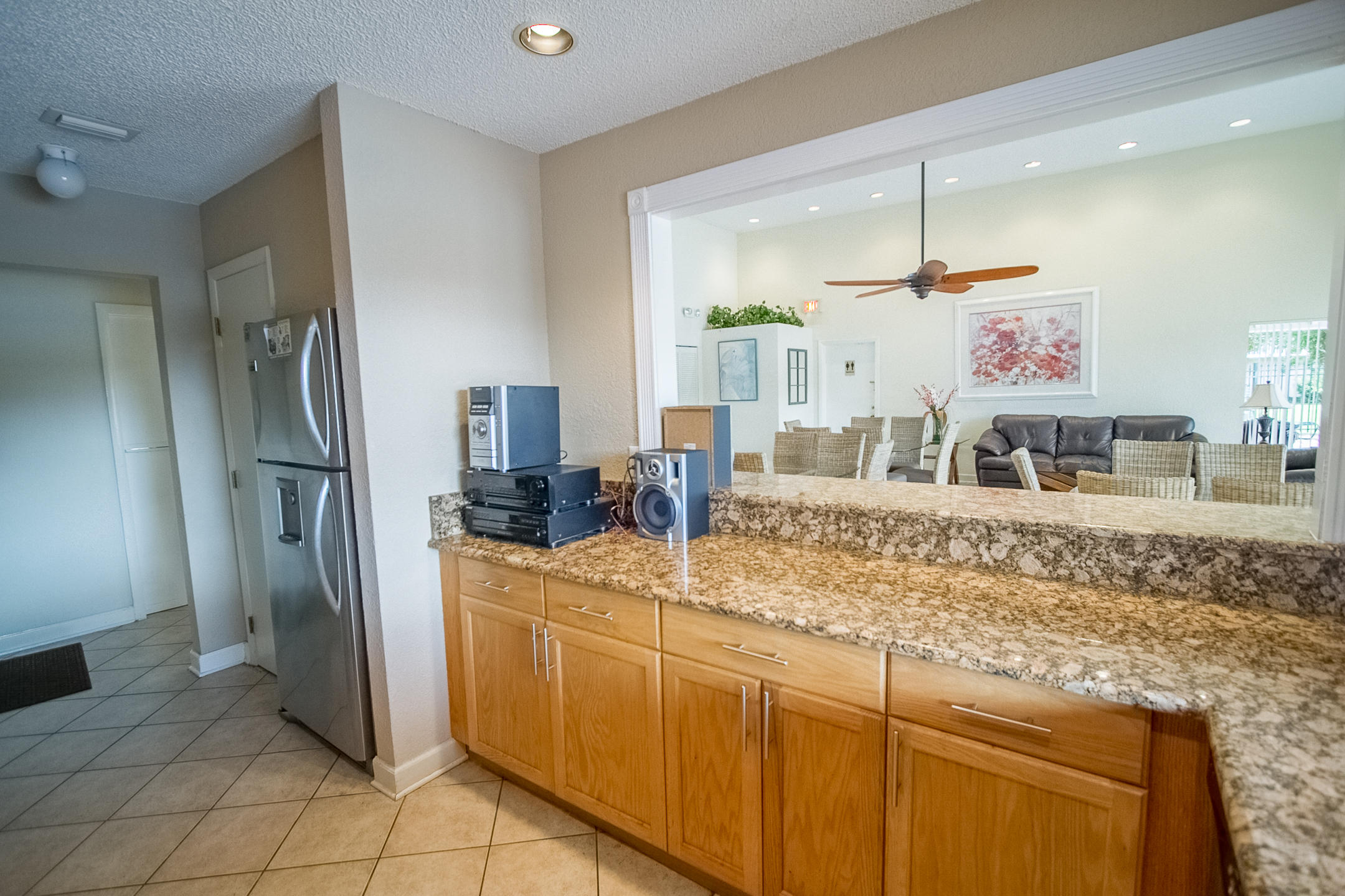 20851 Vía Madeira Boca Raton, FL 33433 - Photo 31 of 32 Estada Kitchen View