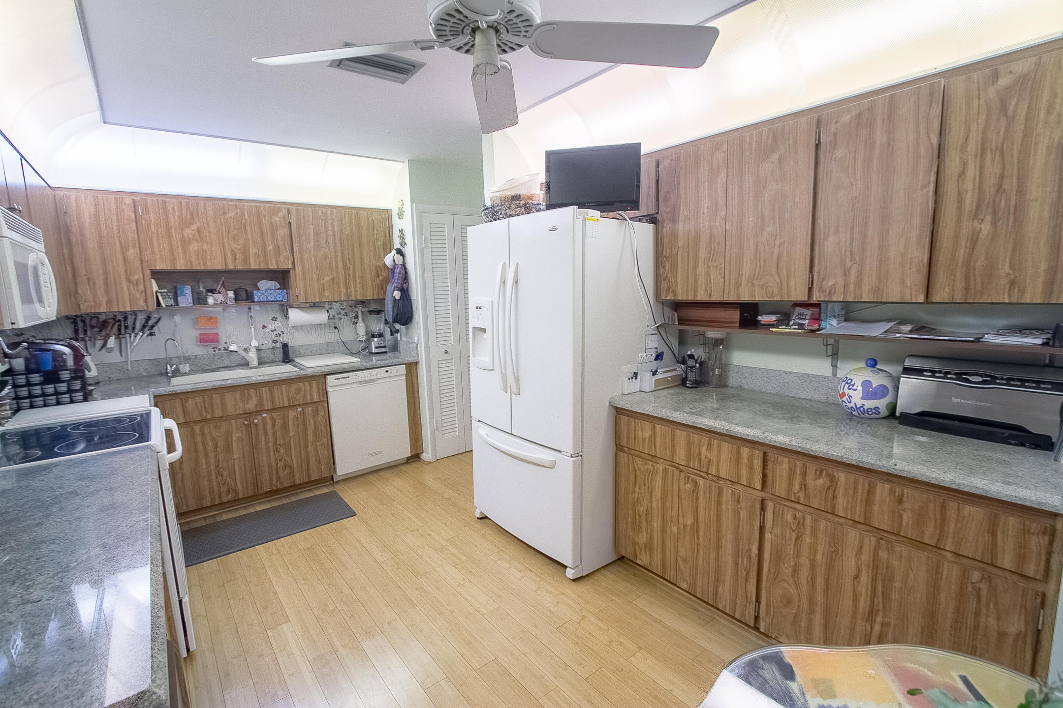 20851 Vía Madeira Boca Raton, FL 33433 - Photo 10 of 32 Kitchen