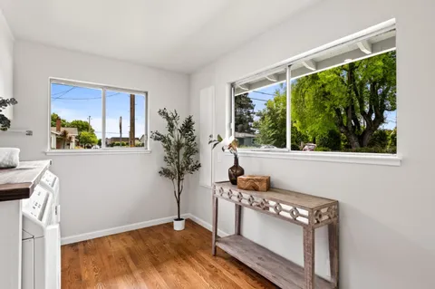 $1,550,000 | 689 Bayport Avenue, San Carlos, CA 94070