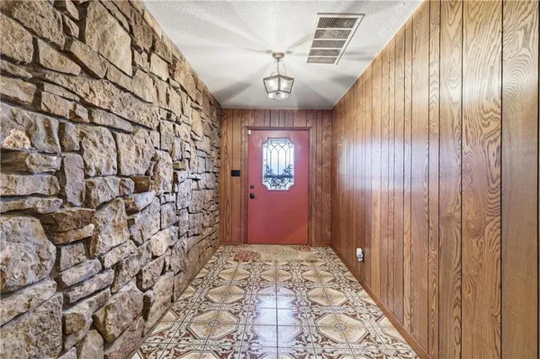 $650,000 | 1055 South 200th Street, Pittsburg, KS 66762