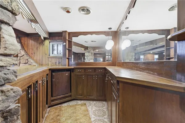 $650,000 | 1055 South 200th Street, Pittsburg, KS 66762