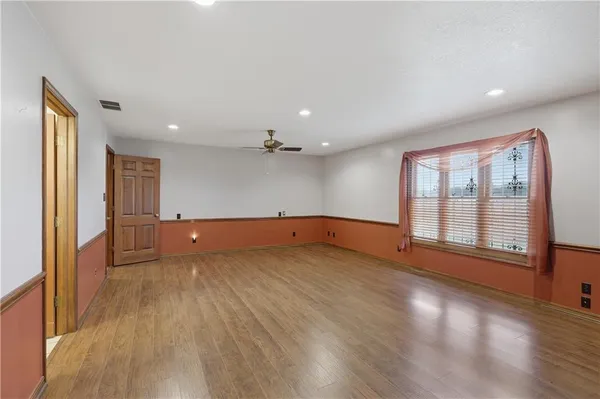 $650,000 | 1055 South 200th Street, Pittsburg, KS 66762