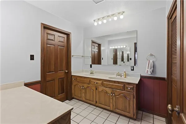 $650,000 | 1055 South 200th Street, Pittsburg, KS 66762