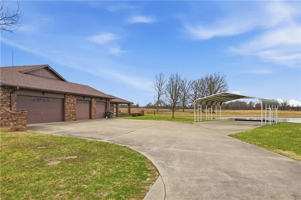 $650,000 | 1055 South 200th Street, Pittsburg, KS 66762