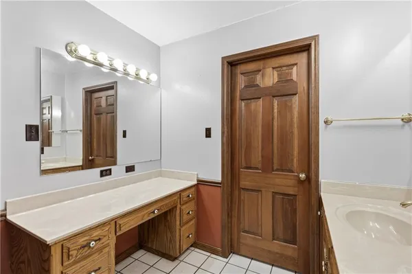 $650,000 | 1055 South 200th Street, Pittsburg, KS 66762
