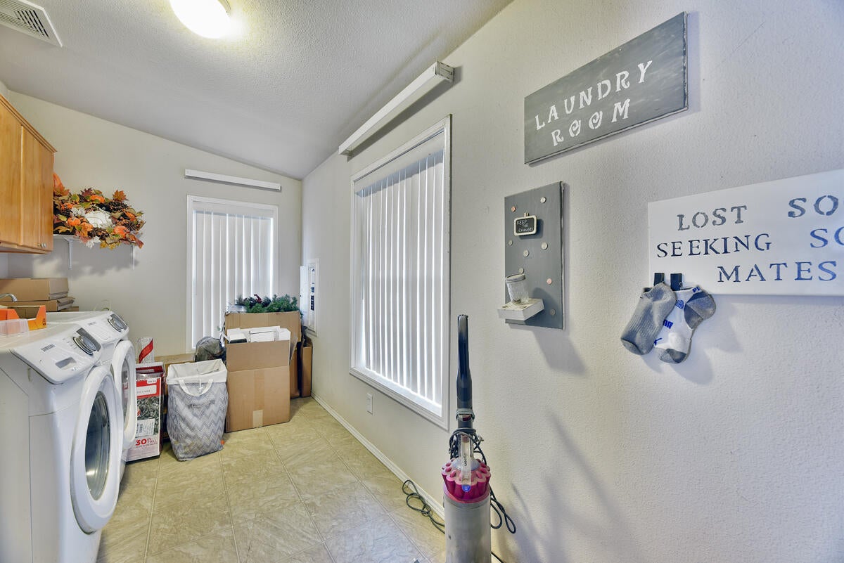 1205 Pine Grove Road Rogue River, OR 97537 - Photo 23 of 67 19
