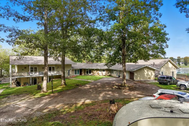 $650,000 | 605 South Lake Drive, Oneida, TN 37841