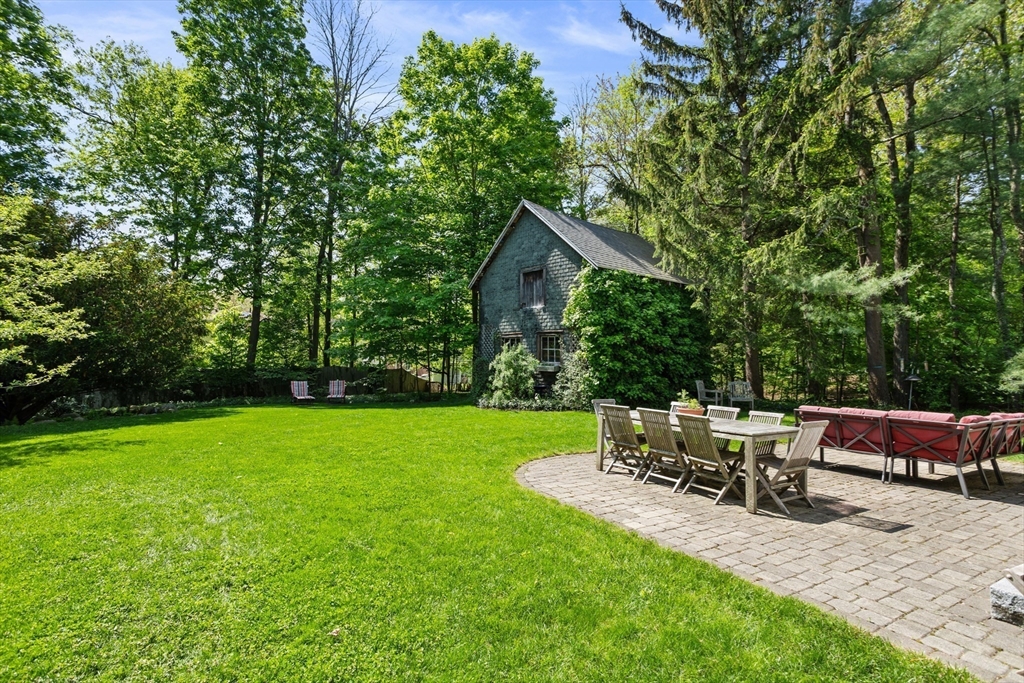 18 Hill Street Lexington, MA 02421 - Photo 8 of 42 Gallery Image 8