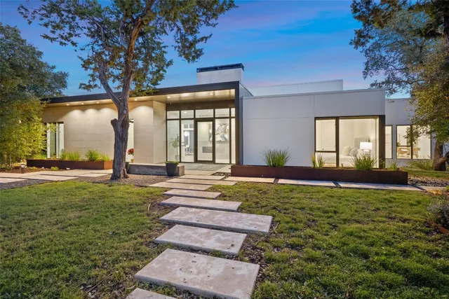 a view of a house with backyard and sitting area