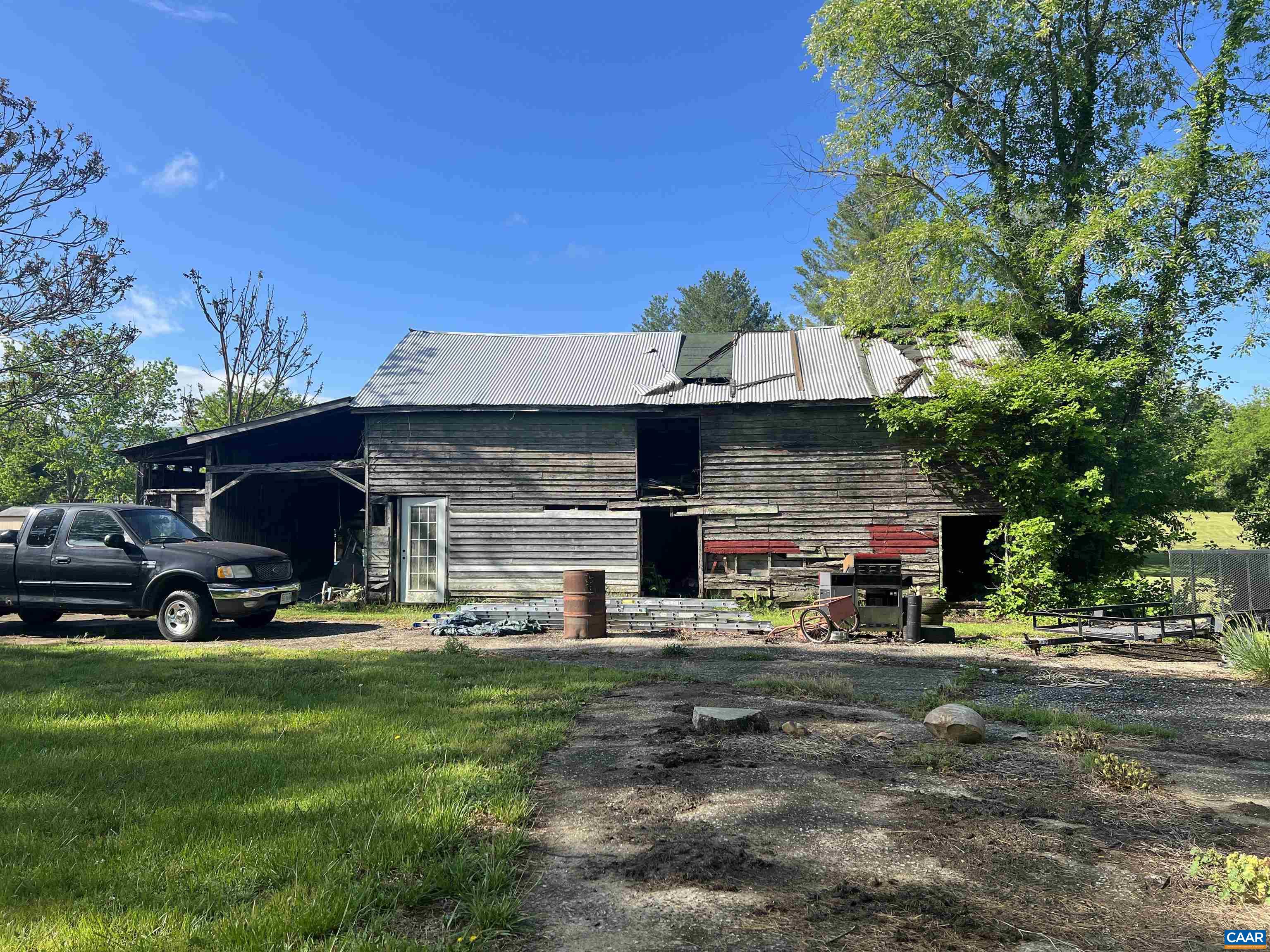19 Mathews Lane Lyndhurst, VA 22952 - Photo 8 of 70 a view of a house with a yard and sitting area