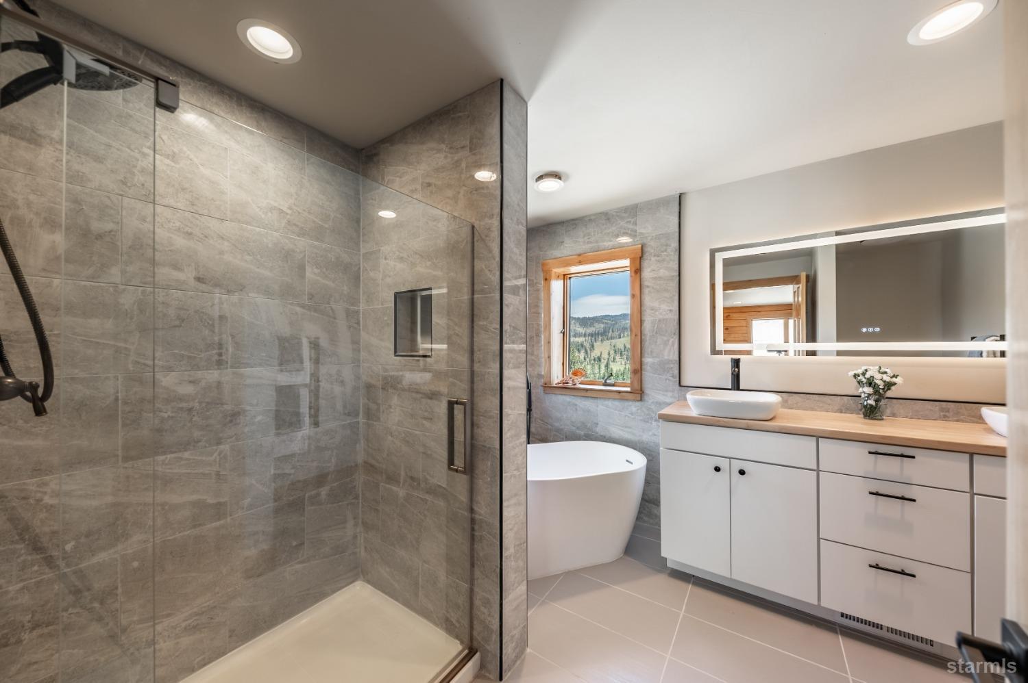 151 Silver Peak Road Markleeville, CA 96120 - Photo 12 of 33 Primary suite bath