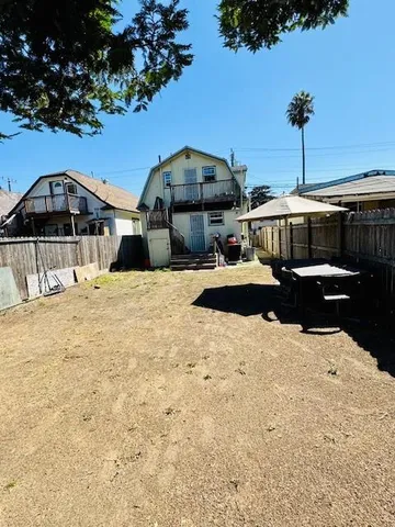 a view of a backyard with plants