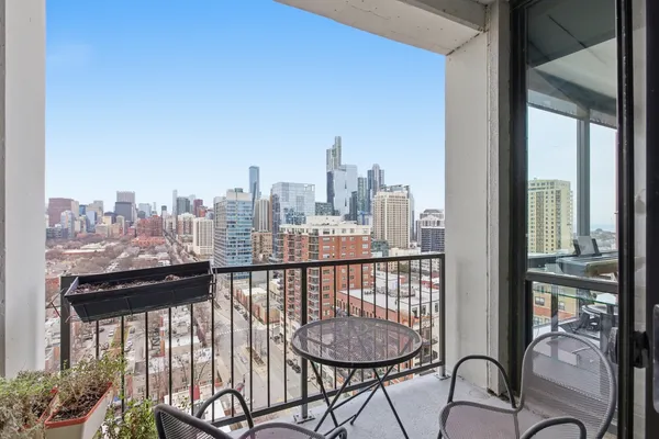 $6,500 | 1530 South State Street, Unit 16G, Chicago, IL 60605