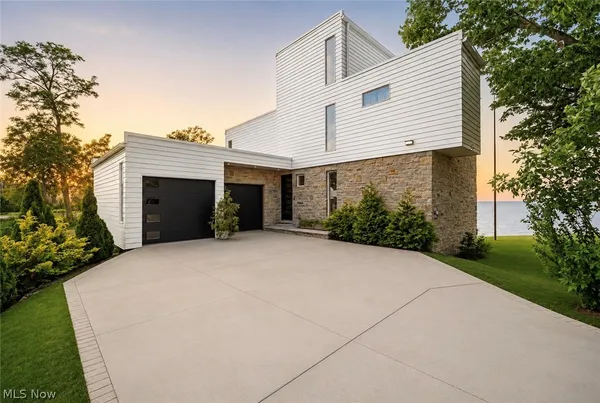 $995,000 | 280 Buckeye Drive, Unit 7, Sheffield Lake, OH 44054
