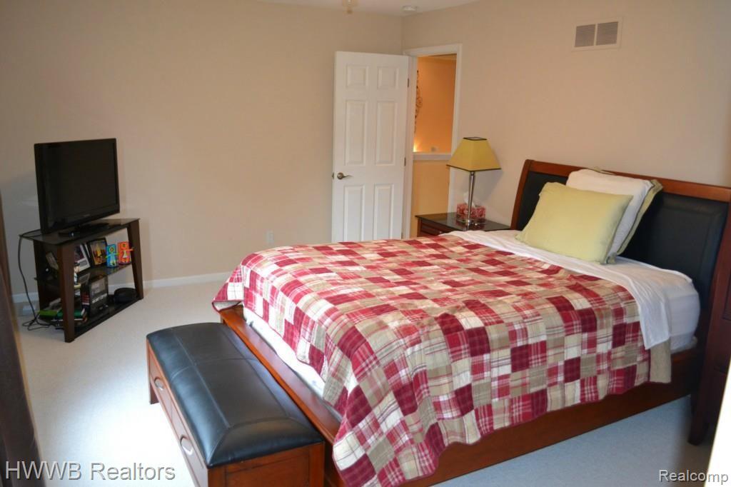2168 Clinton View Circle Rochester, MI 48309 - Photo 25 of 38 Second Bedroom