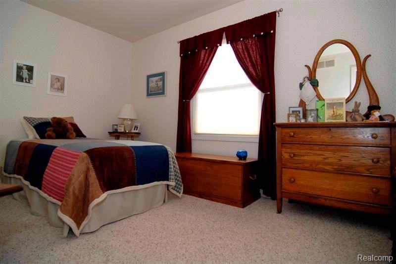 6941 Cranberry Lake Road Clarkston, MI 48348 - Photo 20 of 25 Bedroom #2