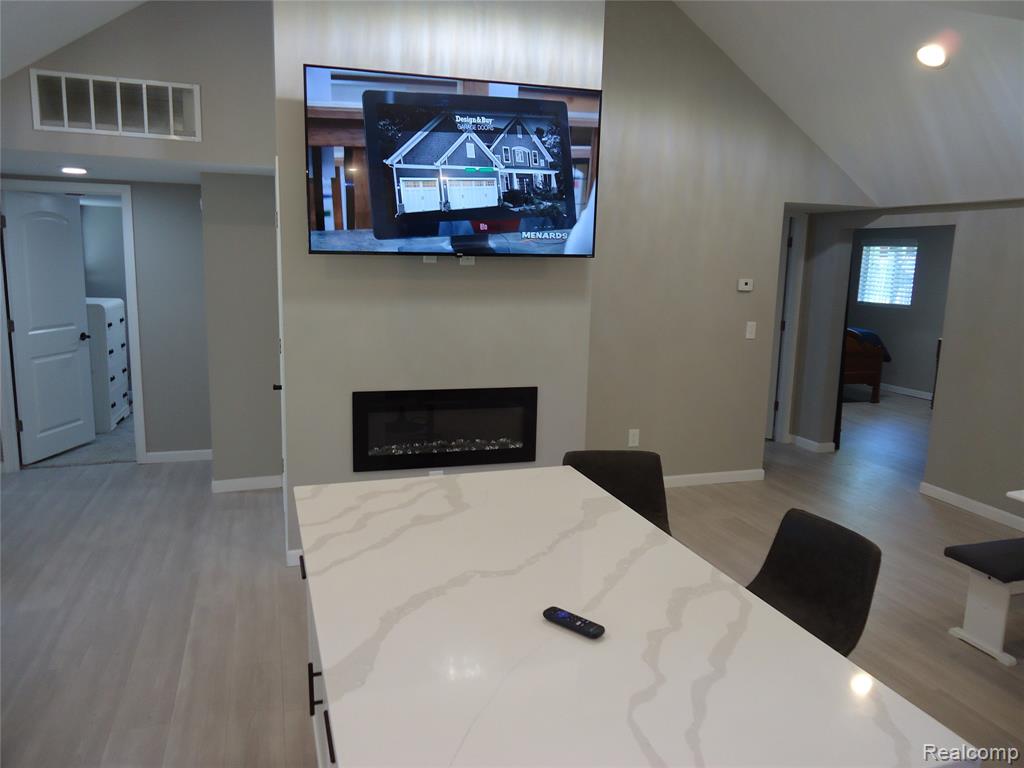 370 Adams Road Saginaw, MI 48609 - Photo 4 of 40 Gallery Image 4