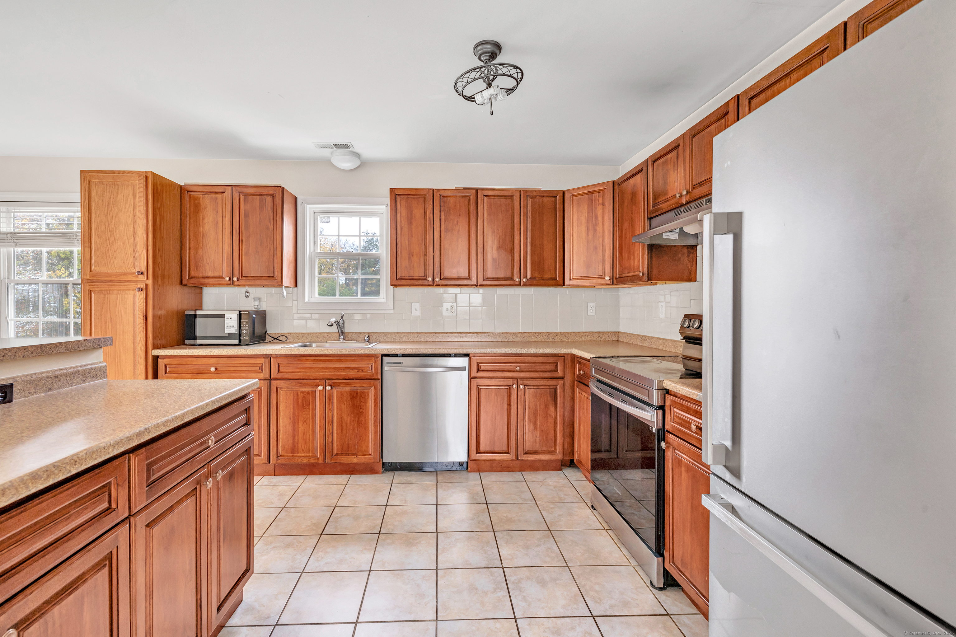 365 Platt Street Bridgeport, CT 06606 - Photo 7 of 29