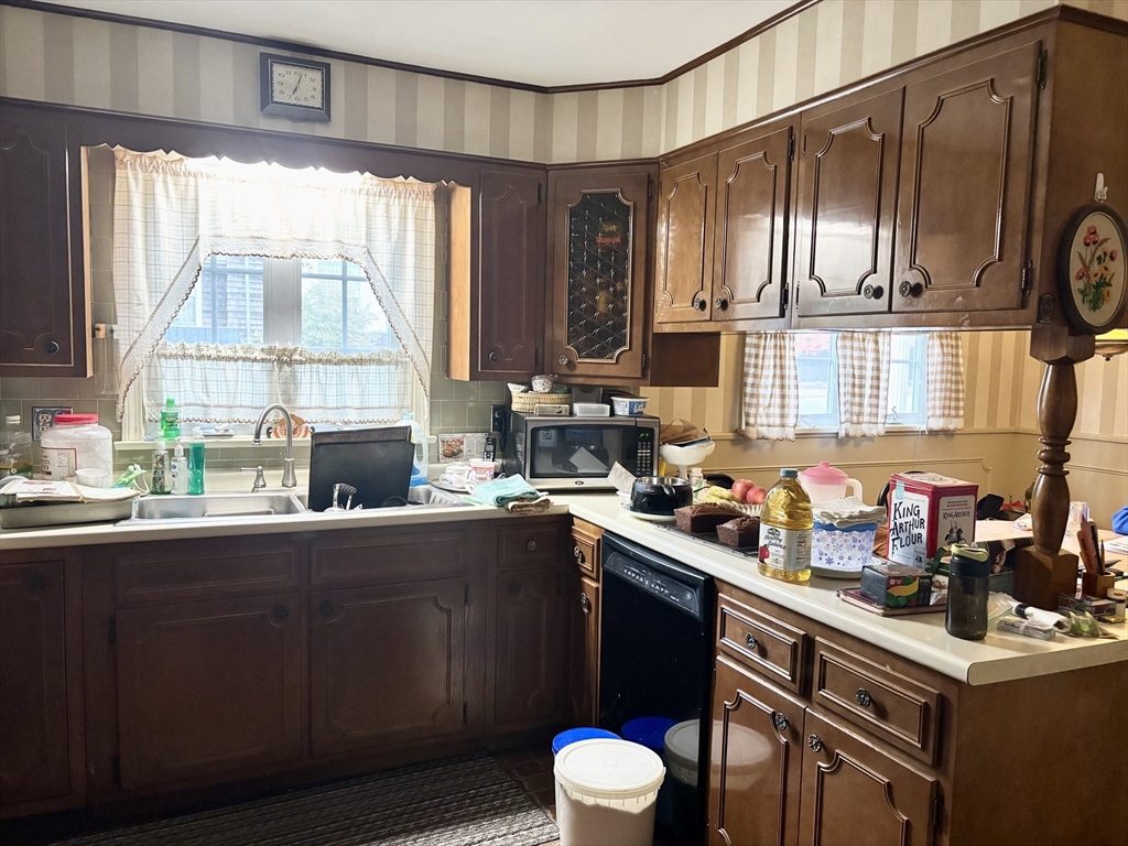 2 Howland Terrace New Bedford, MA 02740 - Photo 4 of 25