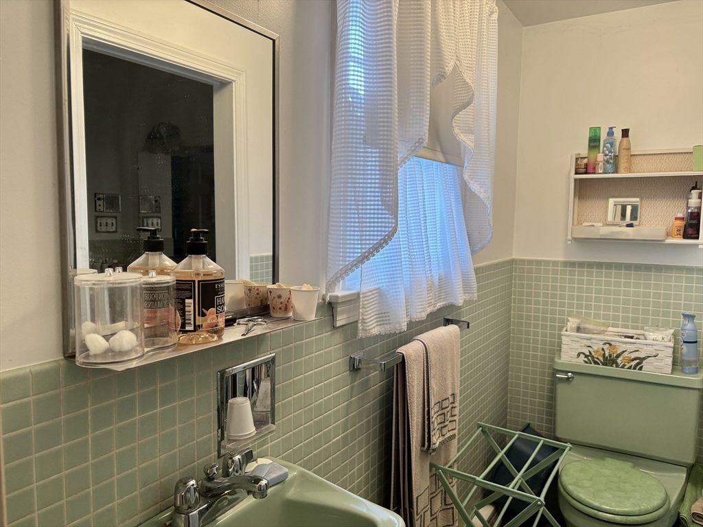 2 Howland Terrace New Bedford, MA 02740 - Photo 10 of 25