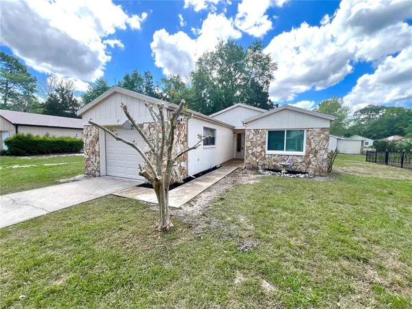 $1,700 | 17 Jamaica Street, Homosassa, FL 34446