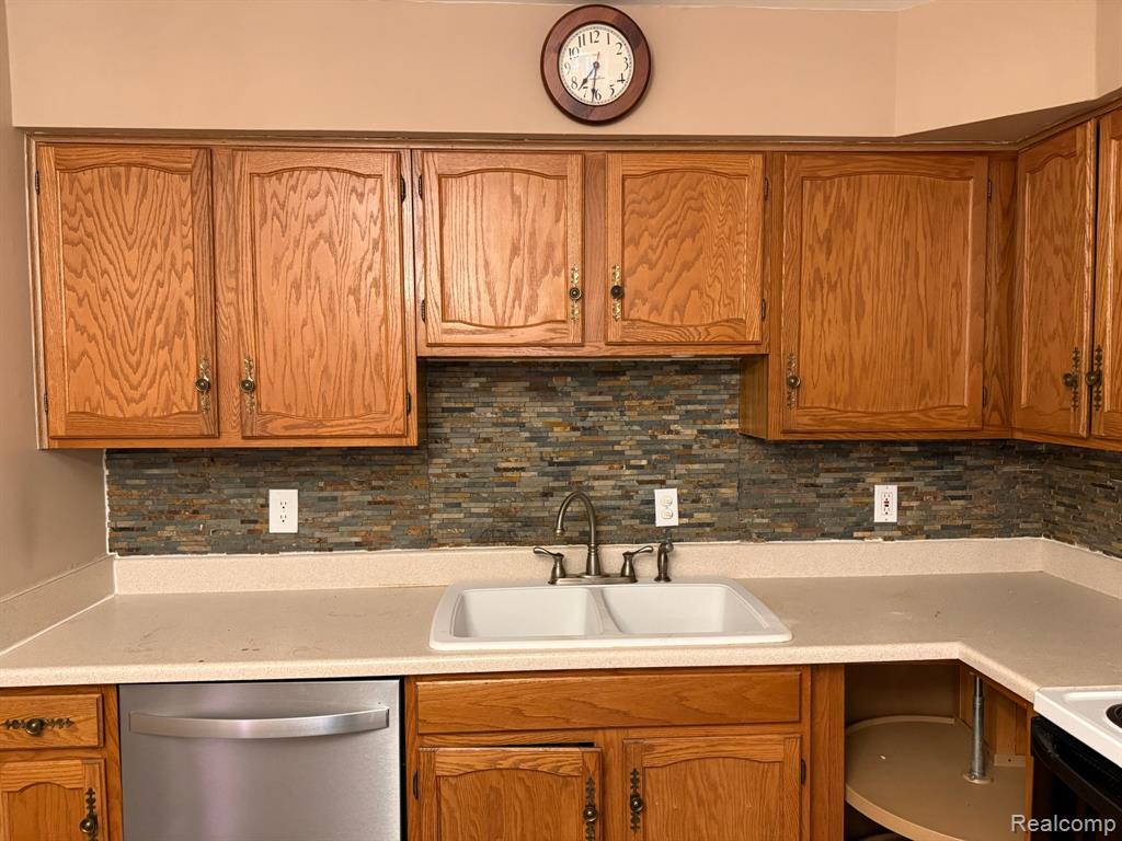 982 North Adams Road, Unit 4 Birmingham, MI 48009 - Photo 11 of 22 Gallery Image 11