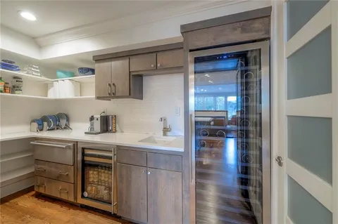 $1,299,000 | 132 Lakeshore Drive West, Lake Quivira, KS 66217