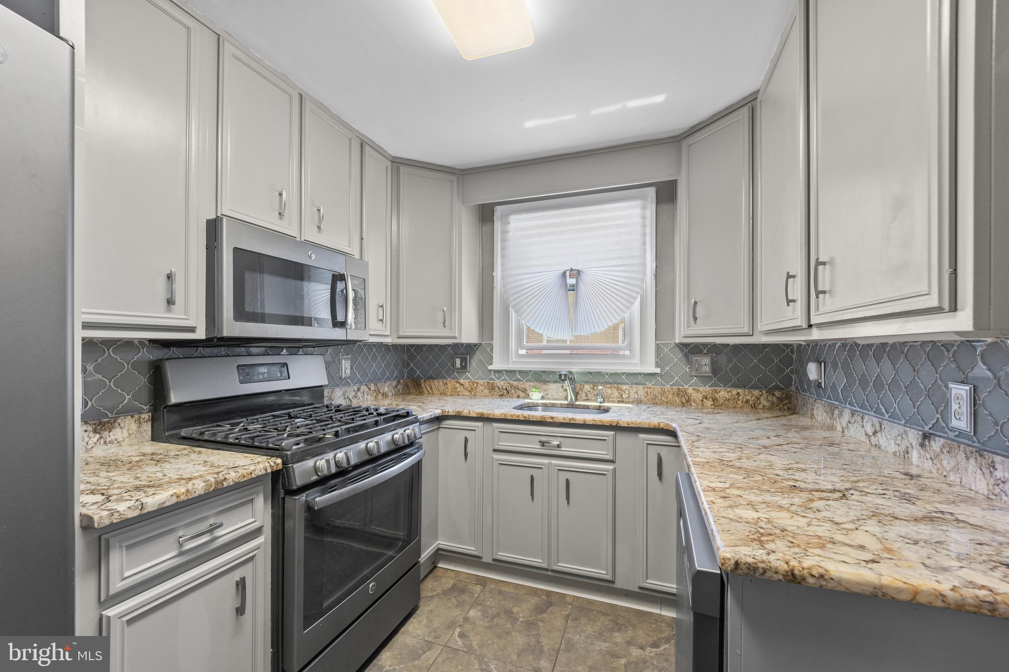 816 Laurel Road Yeadon, PA 19050 - Photo 10 of 35