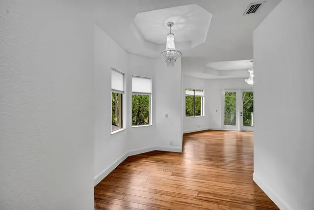 a view of a house with backyard and garden