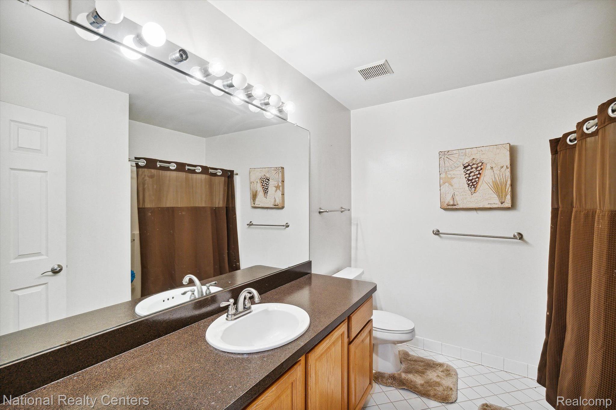 3358 Roseglade Rochester, MI 48306 - Photo 43 of 65 Gallery Image 43