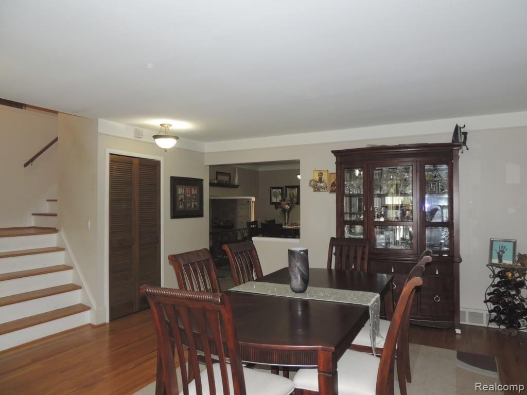 8664 Chicago Road Warren, MI 48093 - Photo 13 of 34 DSCN3751.jpg