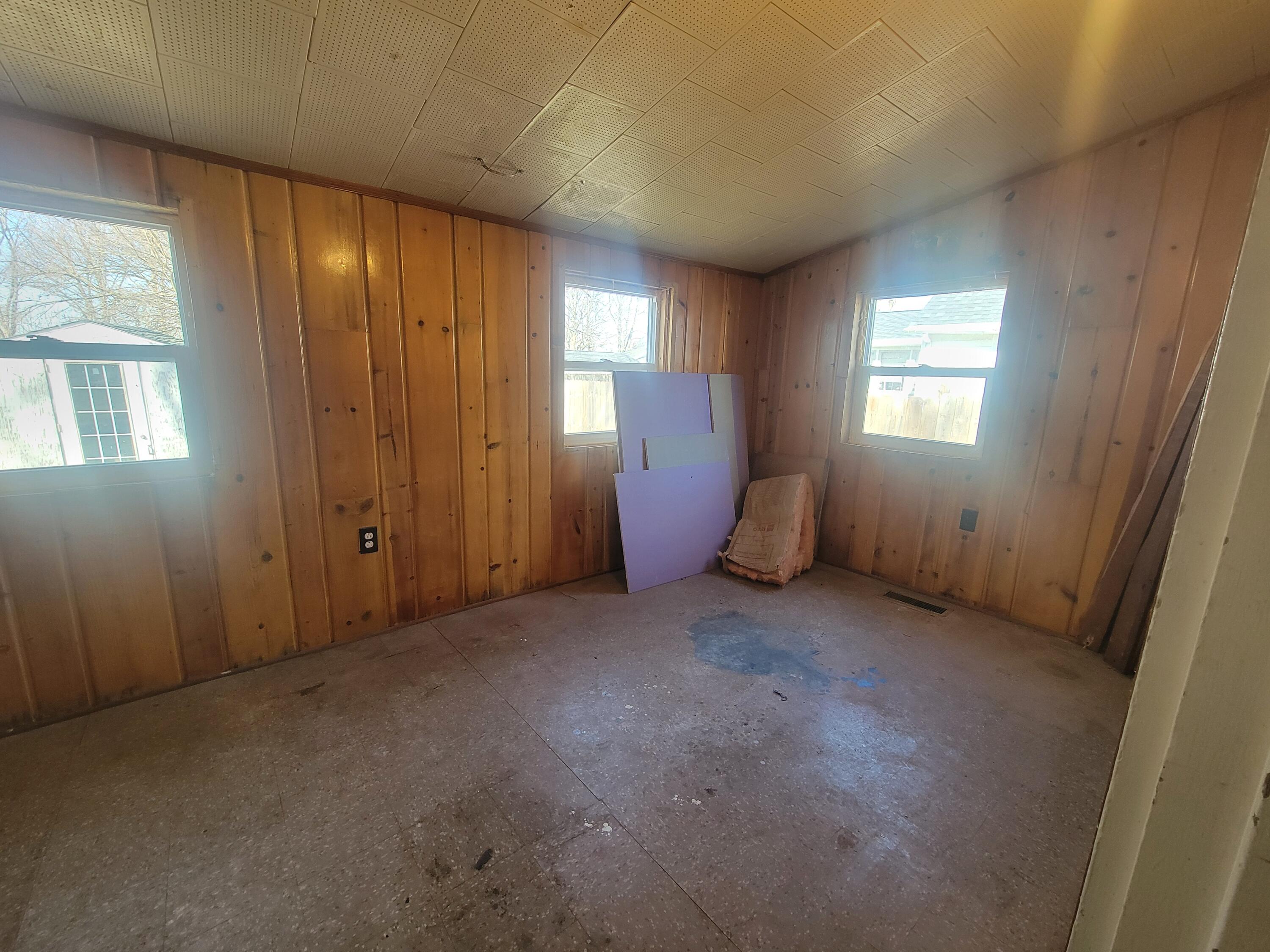 224 South Ruggles Street Bronson, MI 49028 - Photo 9 of 11 20260309_122412