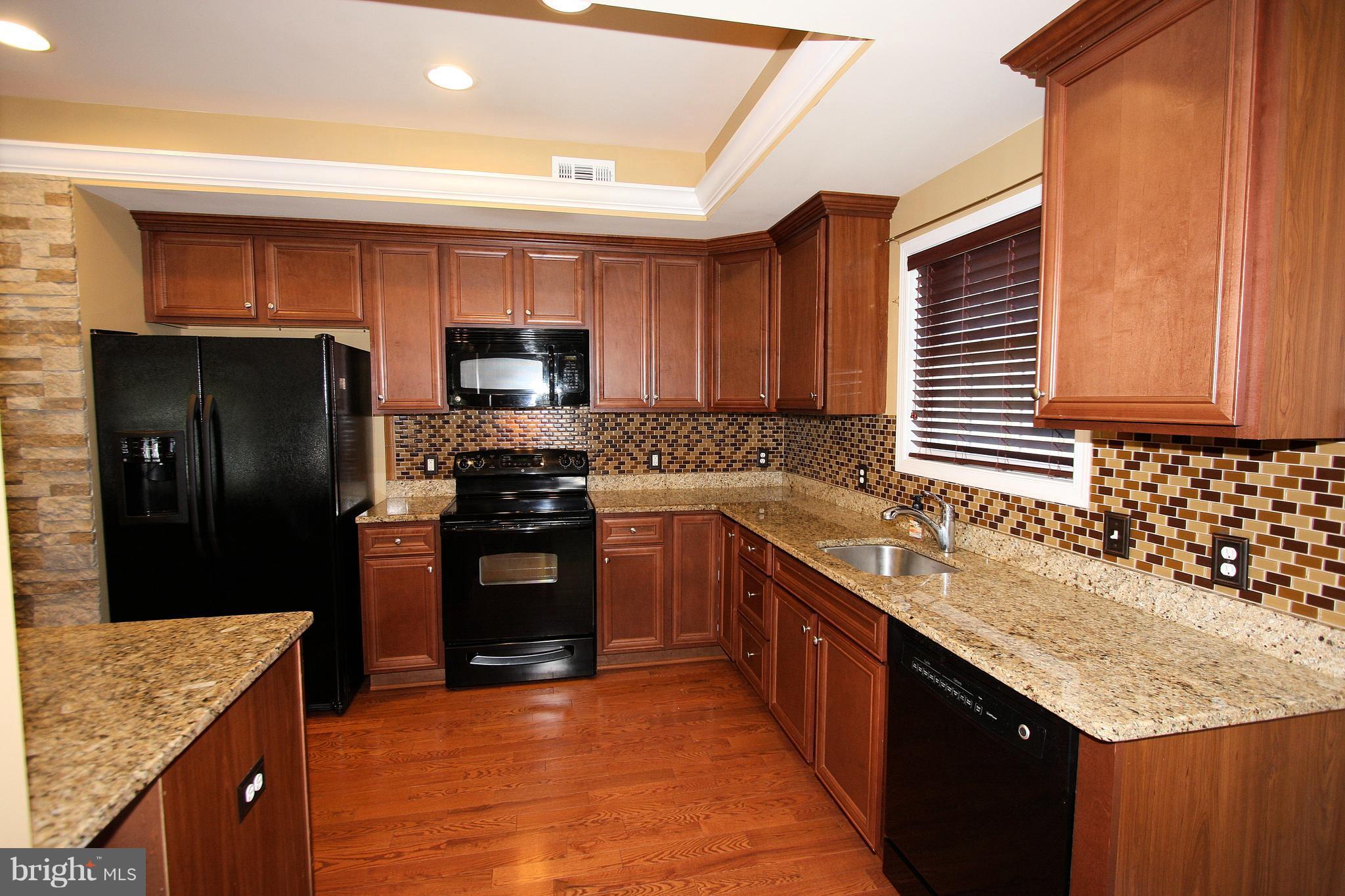 234 Carvel Road Pasadena, MD 21122 - Photo 6 of 30 Tray ceiling, granite tops, tile backsplash.