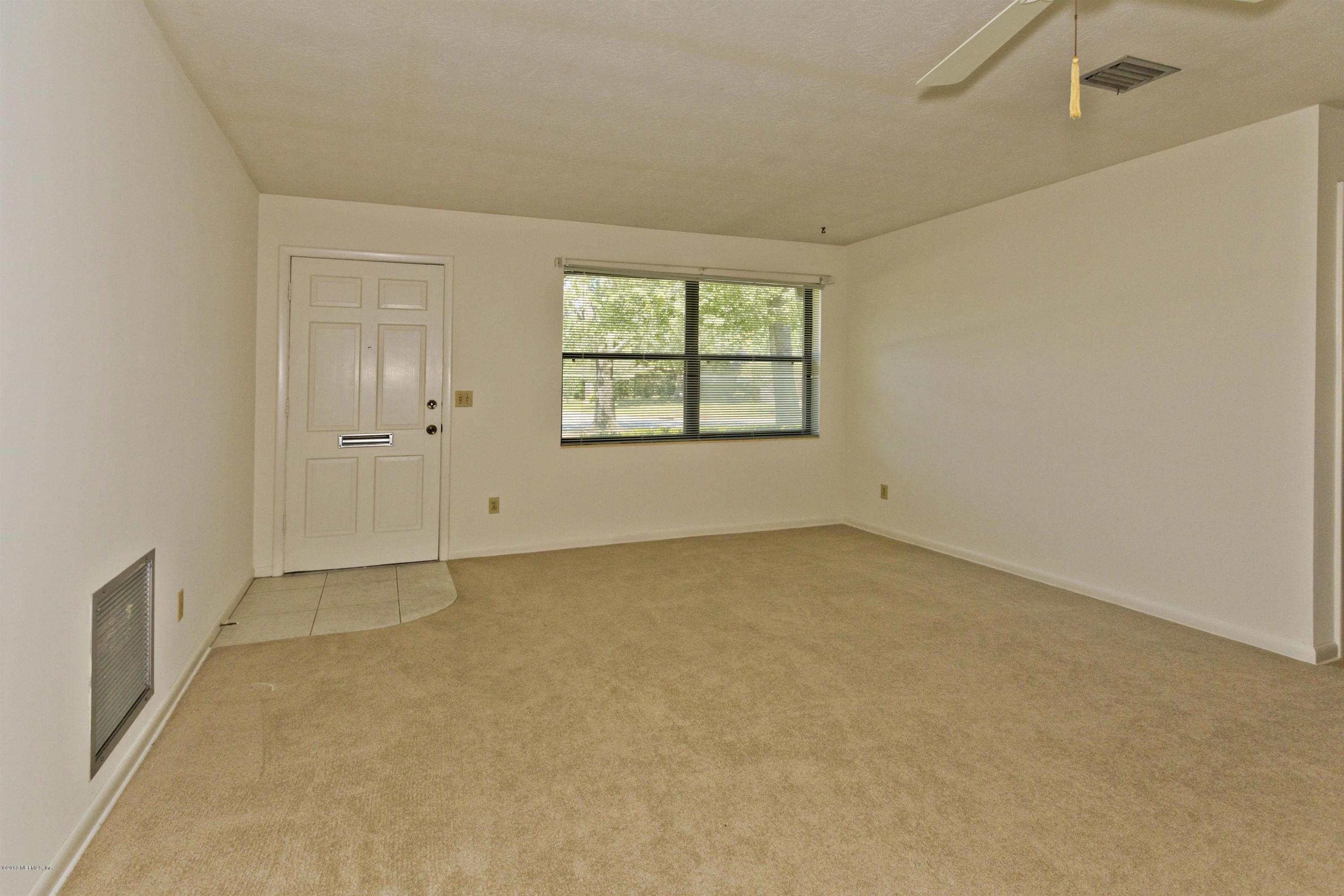 5658 Flagstaff Road Jacksonville, FL 32207 - Photo 4 of 25 Living Room