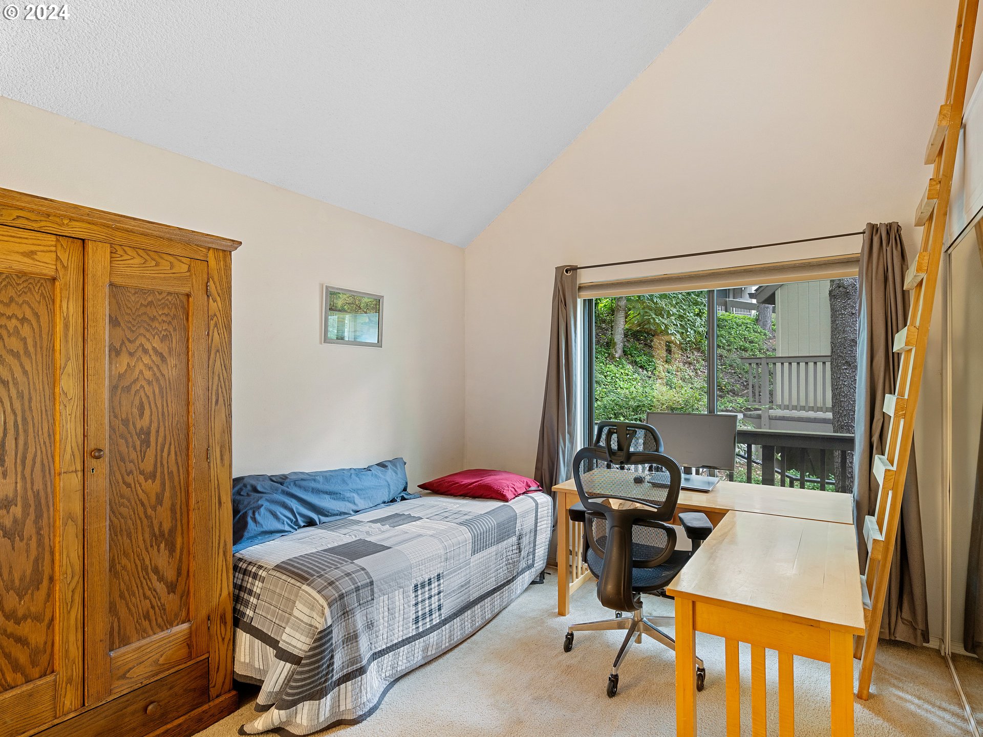 7528 Southwest Barnes Road, Unit A Portland, OR 97225 - Photo 13 of 24 Gallery Image 13