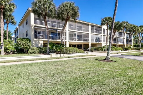 $7,000 | 1051 3rd Street South, Unit 301, Naples, FL 34102