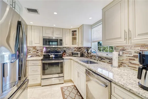 $7,000 | 1051 3rd Street South, Unit 301, Naples, FL 34102