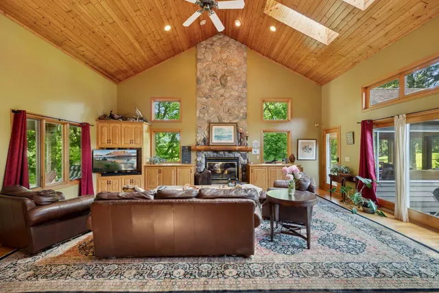 $1,575,000 | 940 Brown Road South, Wayzata, MN 55391