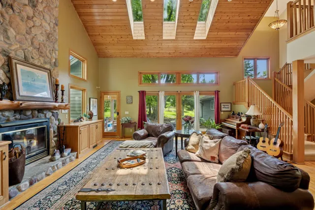 $1,575,000 | 940 Brown Road South, Wayzata, MN 55391