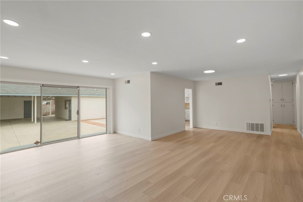 3483 Wanda Way Riverside, CA 92506 - Photo 5 of 32