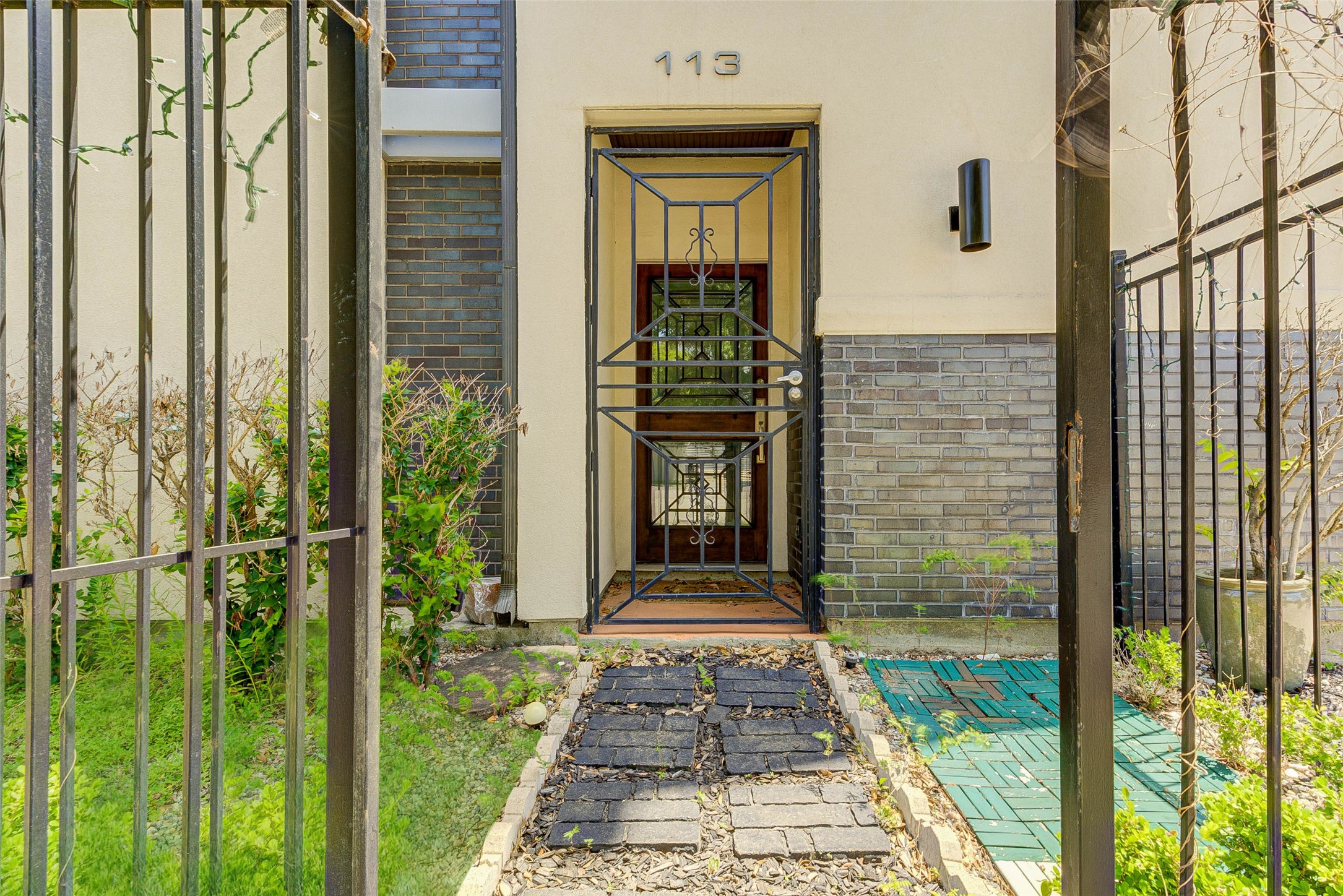 113 Tuam Street Houston, TX 77006 - Photo 2 of 20