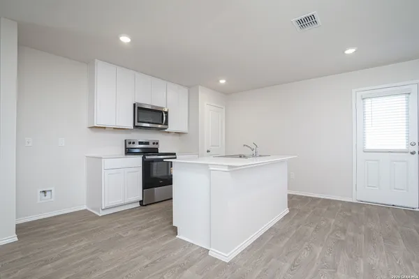 $2,100 | 1255 Avery Ranch Drive, New Braunfels, TX 78130