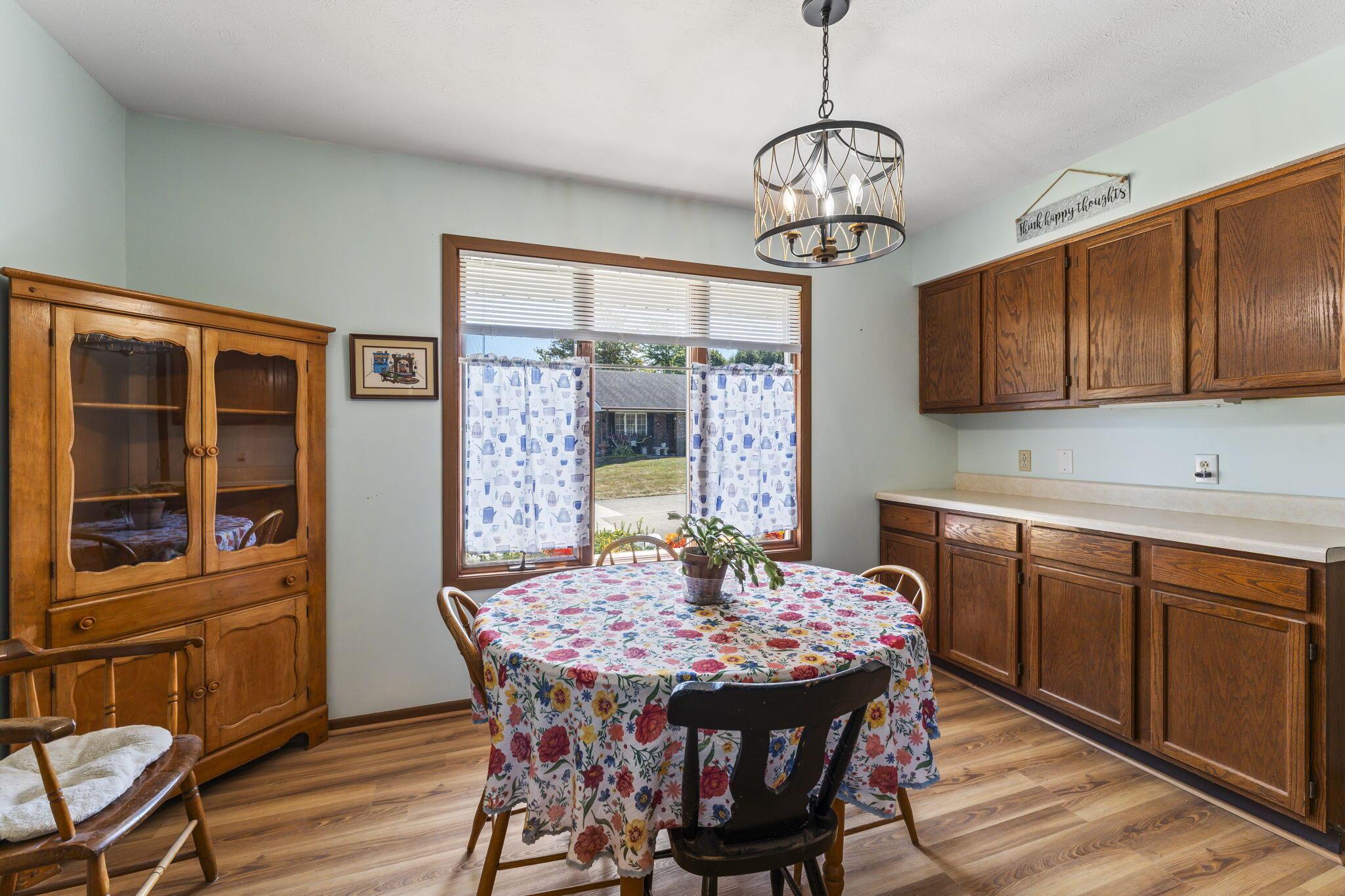 1148 Foxboro Road Springfield, OH 45503 - Photo 6 of 25 12-web-or-mls-DSC05775