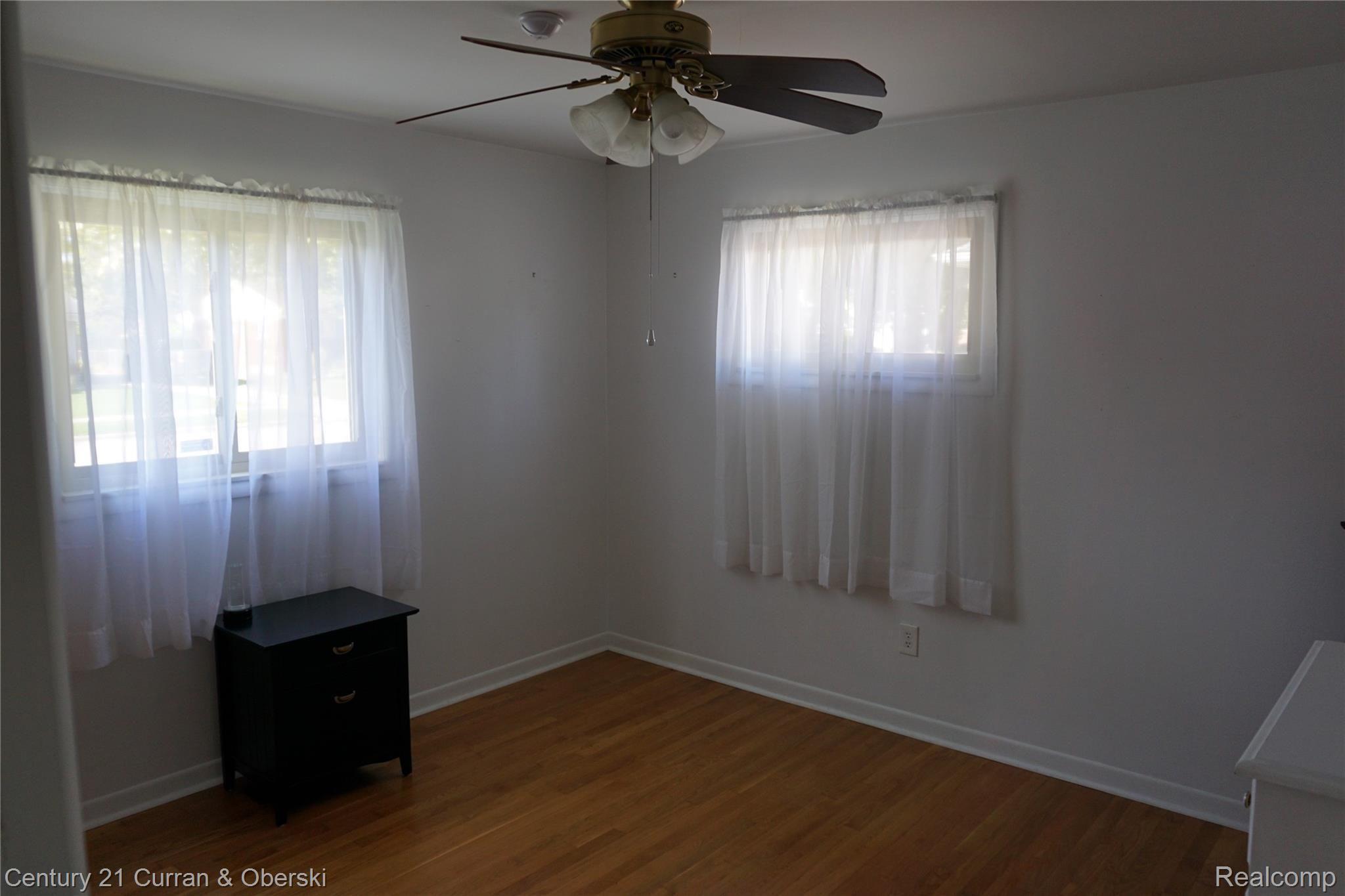 17516 Rougeway Street Livonia, MI 48152 - Photo 8 of 29 DSC00309.JPG