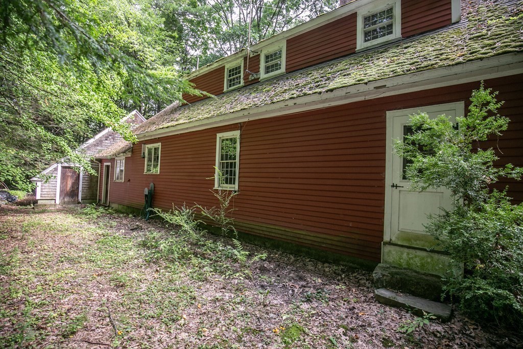 35 Juggler Meadow Road Leverett, MA 01054 - Photo 34 of 40 a backyard of a house