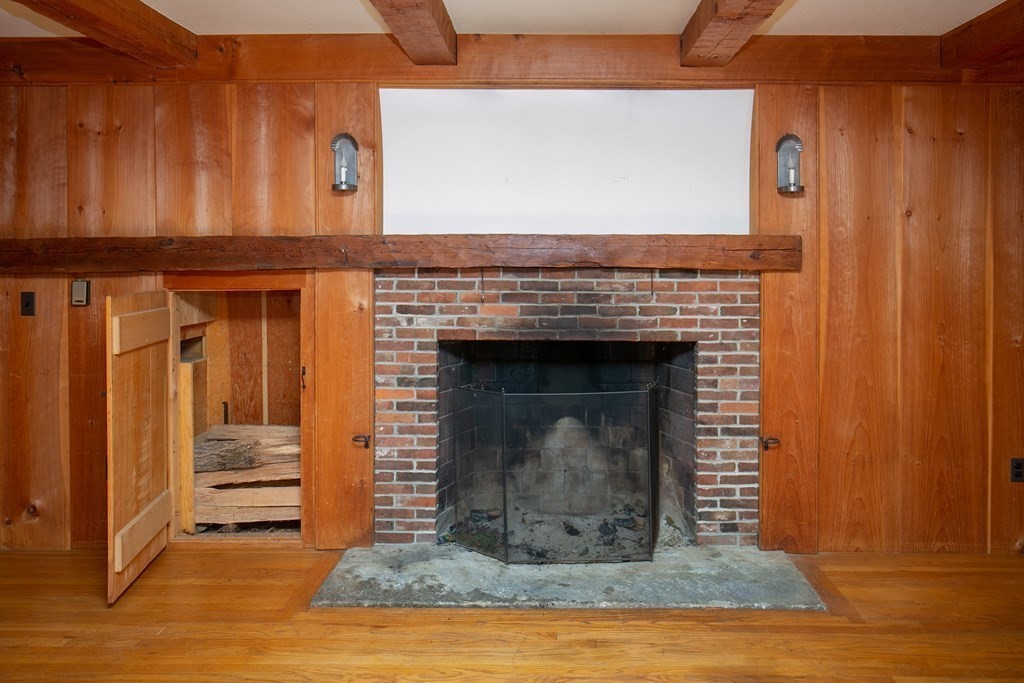 35 Juggler Meadow Road Leverett, MA 01054 - Photo 7 of 40 a living room with fireplace