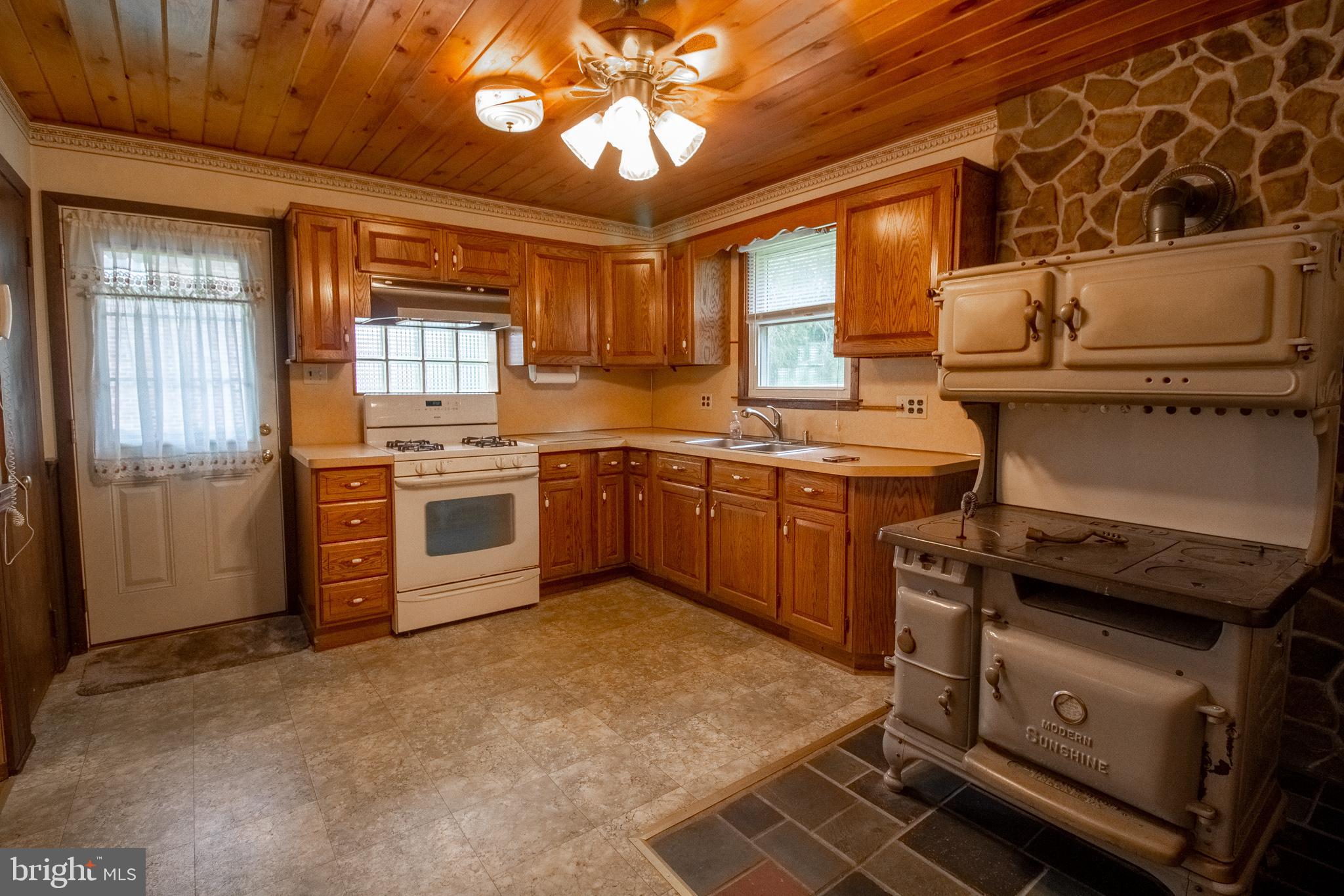 2008 City View Road York, PA 17406 - Photo 3 of 17 Gallery Image 3