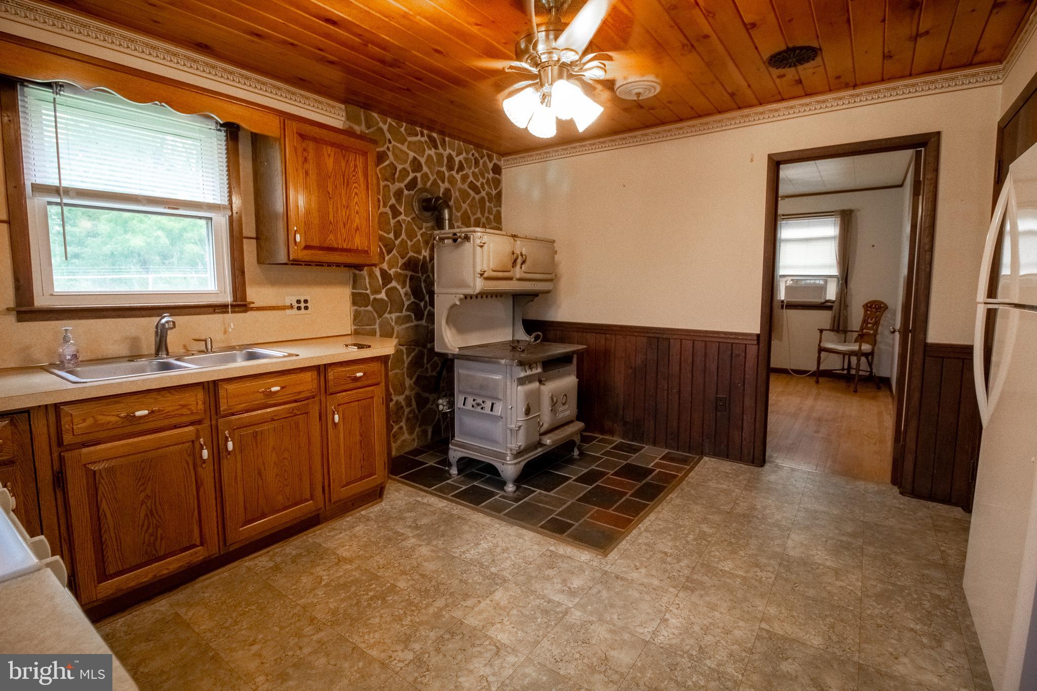 2008 City View Road York, PA 17406 - Photo 4 of 17 Gallery Image 4